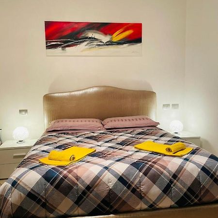 Casa Dei Fiori 3 Lejlighed Somma Lombardo Eksteriør billede