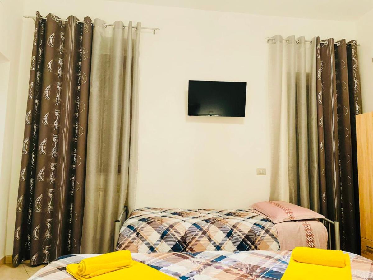 Casa Dei Fiori 3 Lejlighed Somma Lombardo Eksteriør billede